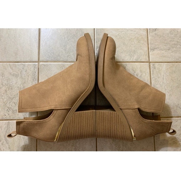 Qupid Camel Pull on Ankle Boots Gold SZ 8 - Picture 6 of 9